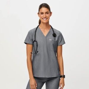 Figs Women’s Catarina One Pocket Scrub Top Graphite Gray size Small Core Color